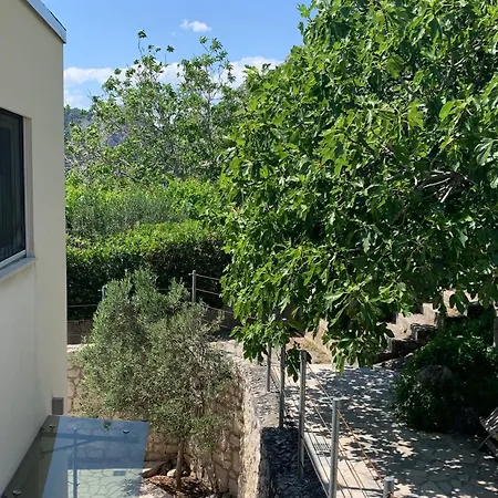 Casa - Vacation In דירה אומיס